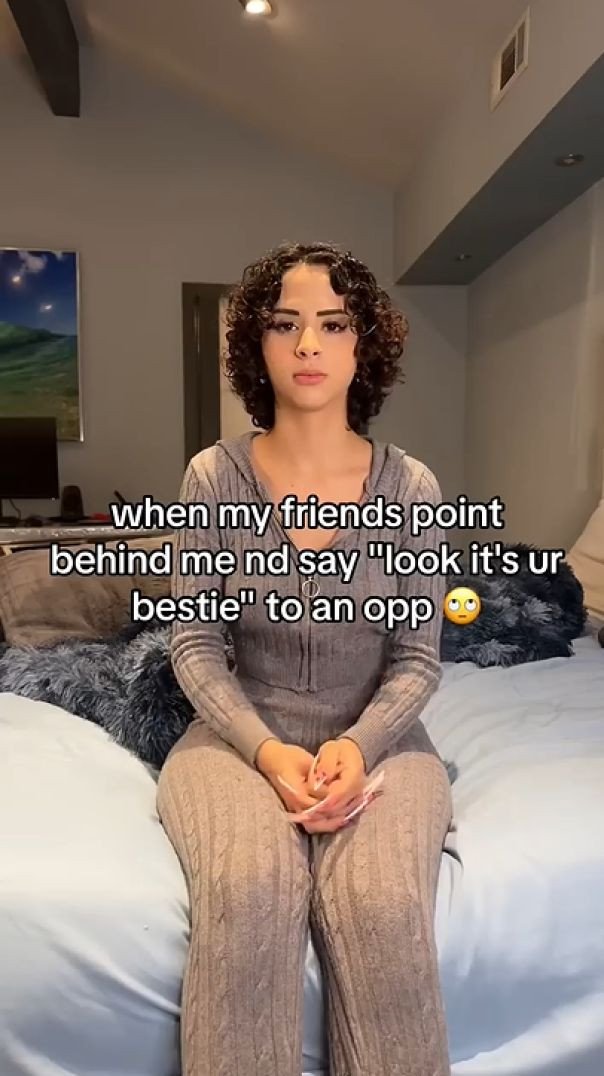 when my friends point behind me nd say _look it's ur bestie_ to an opp