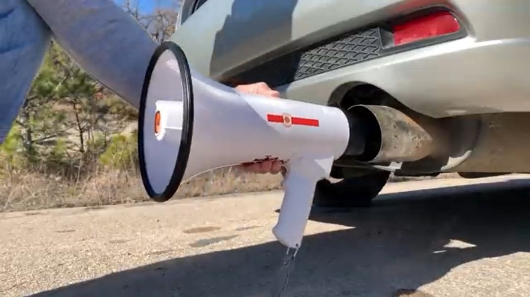 EXPERIMENT_ MEGAPHONE in CAR EXHAUST