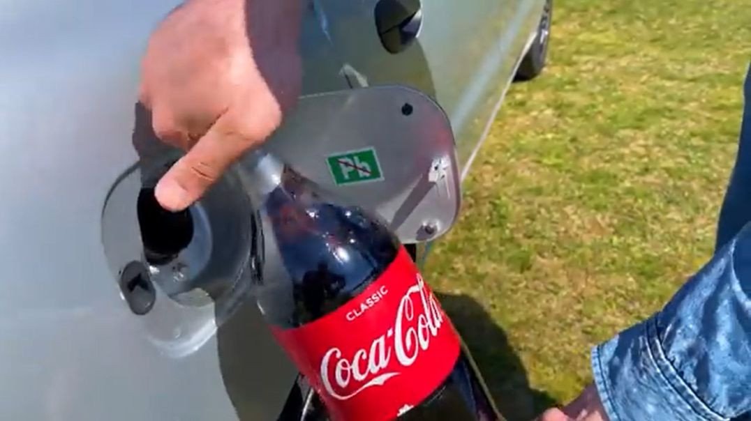 Experiment_ COCA COLA vs MENTOS in CAR fuel tank