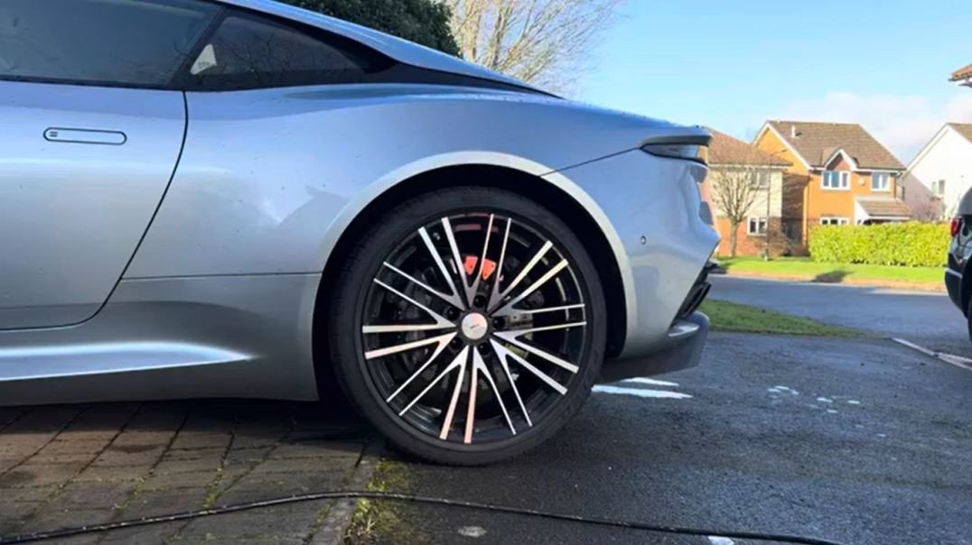 Satisfying Supercar Washing