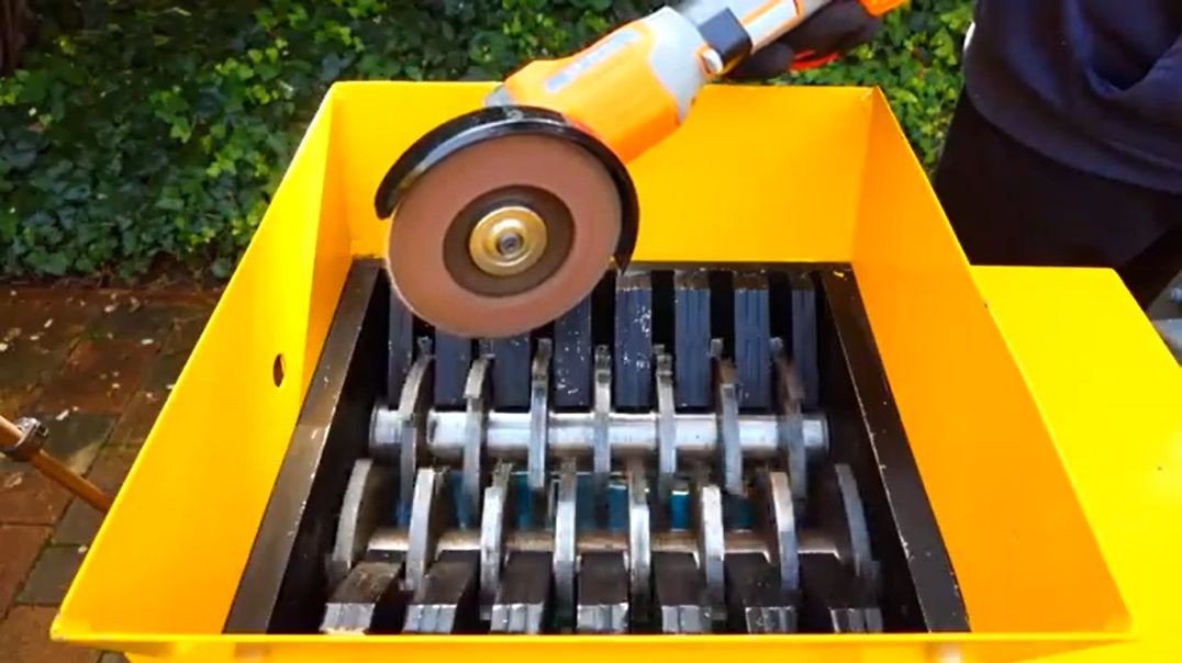 Operated Angle Grinder vs Shredder! Amazing Experiment!