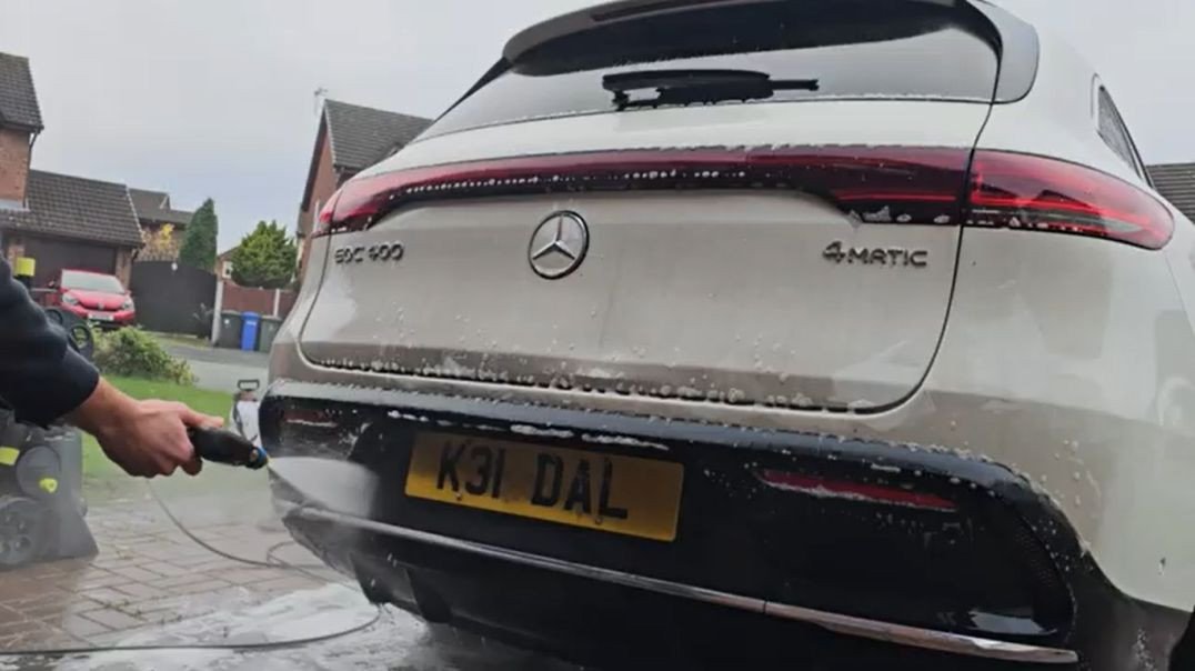 How to Prevent Scratches on a Mercedes Benz EQC using a Pre Wash technique